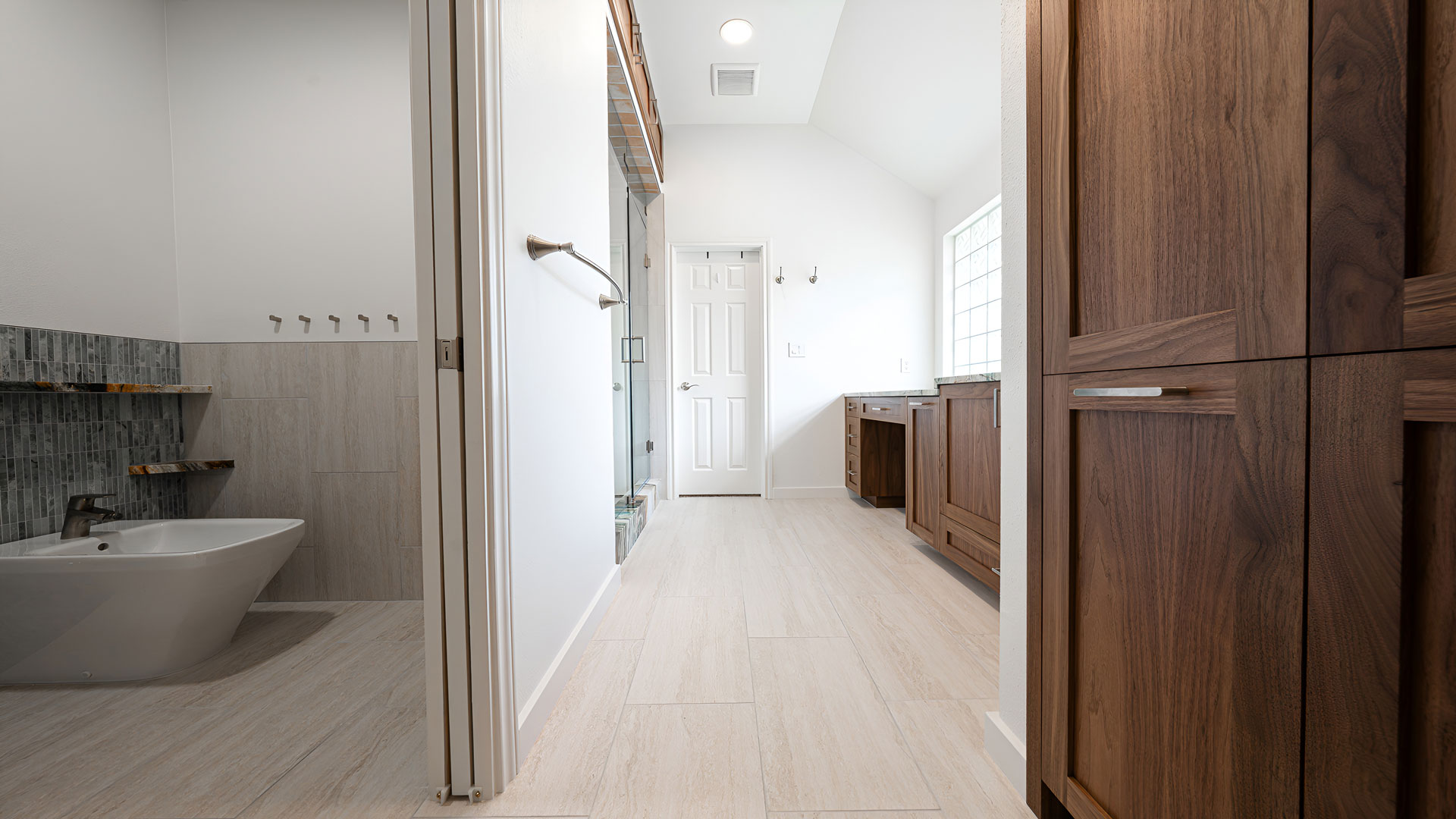 Steiner Ranch master bathroom.